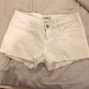 Lacy white shorts - 7 (juniors)